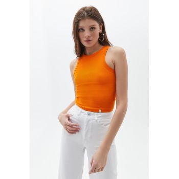 Top slim-fit cu decolteu la baza gatului si model striat