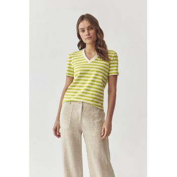 Tricou cu decolteu in V si model in dungi