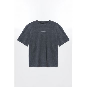Tricou lejer cu detaliu cu imprimeu text