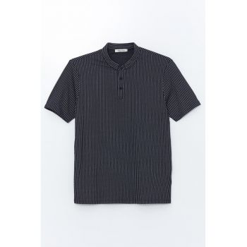 Tricou texturat cu fenta cu nasturi