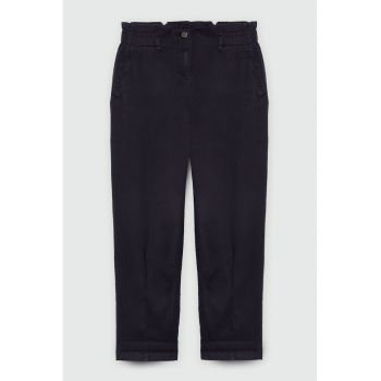 Pantaloni crop cu terminatie rasucita
