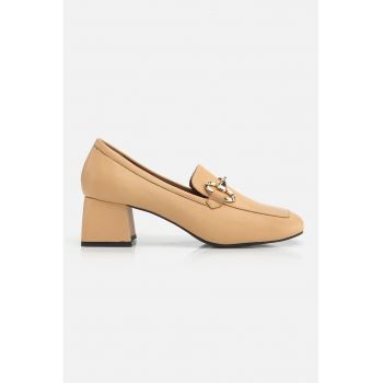 Pantofi de piele cu toc si aplicatie metalica
