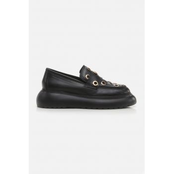 Pantofi loafer cu aspect masvi si anouri metalice