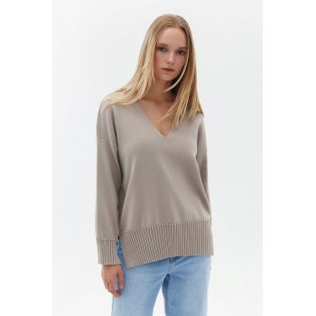 Pulover tricotat fin cu slituri lateral e