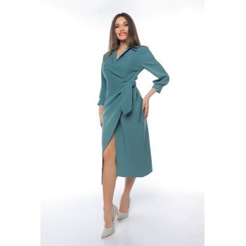 Rochie midi cu croiala petrecuta si slit frontal