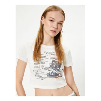 Tricou crop slim fit cu imprimeu grafic