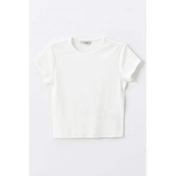 Tricou slim fit cu decolteu la baza gatului