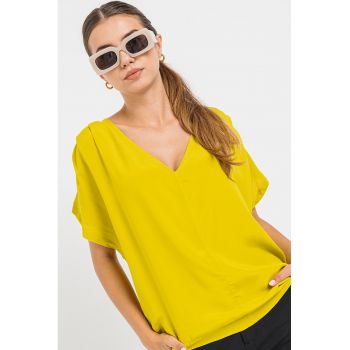 Bluza lejera cu decolteu in V si maneci scurte