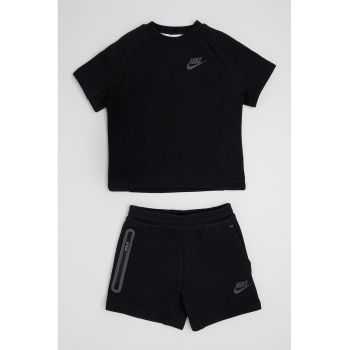 Set de tricou din amestec de bumbac si pantaloni scurti cu detalii logo