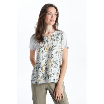 Tricou cu decolteu rotund si model floral