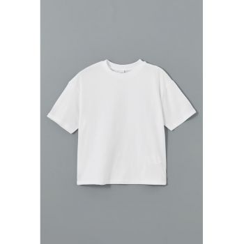 Tricou uni cu decolteu la baza gatului