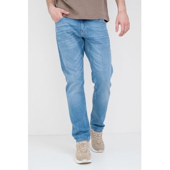 Blugi slim fit cu talie medie