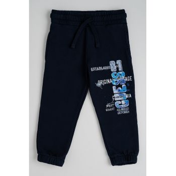 Pantaloni de trening cu imprimeu si snur de ajustare