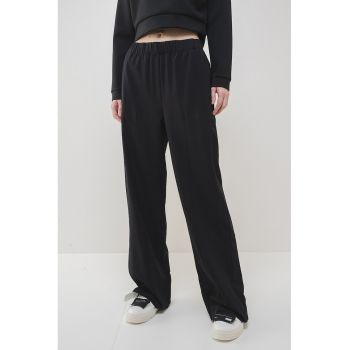 Pantaloni evazati cu talie elastica