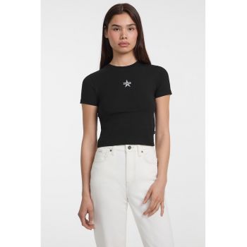 Tricou crop cu logo discret