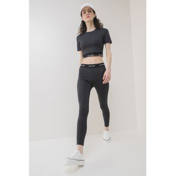 Tricou crop cu logo pentru fitness