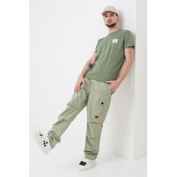 Tricou din bumbac cu imprimeu logo discret
