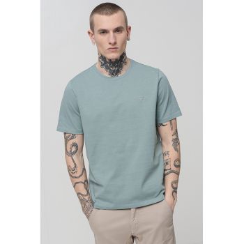 Tricou cu decolteu la baza gatului