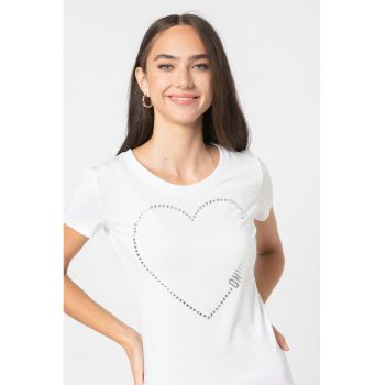 Tricou cu decolteu la baza gatului si aplicatie cu strasuri