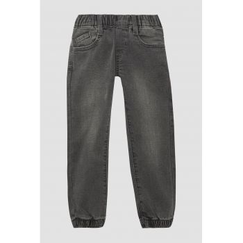Blugi regular fit cu buzunare