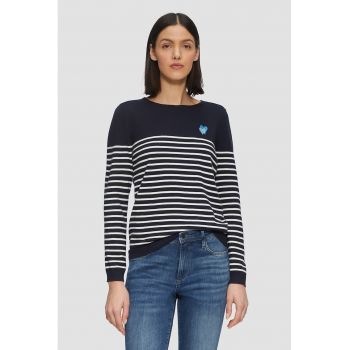 Pulover tricotat fin cu model in dungi