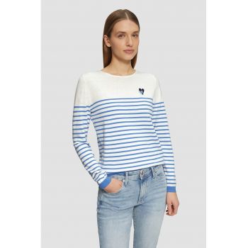 Pulover tricotat fin cu model in dungi