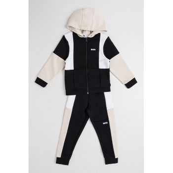 Trening cu model colorblock si gluga