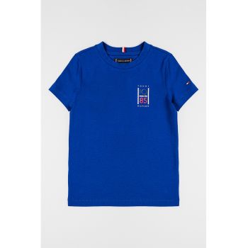 Tricou cu decolteu la baza gatului si imprimeu logo