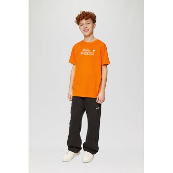 Tricou cu decolteu la baza gatului si imprimeu text