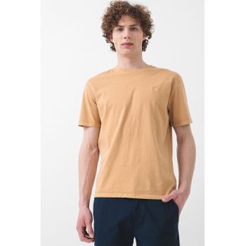 Tricou cu decolteu la baza gatului si logo