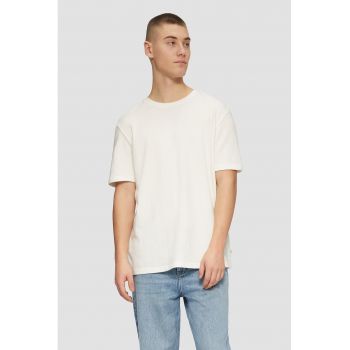 Tricou lejer cu decolteu la baza gatului
