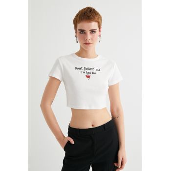 Tricou crop cu imprimeu text