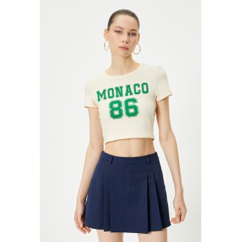 Tricou crop cu imprimeu text