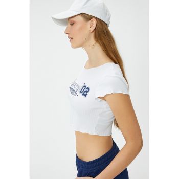 Tricou crop cu imprimeu text