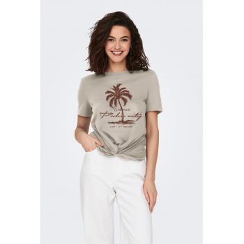 Tricou cu decolteu la baza gatului - cu imprimeu grafic