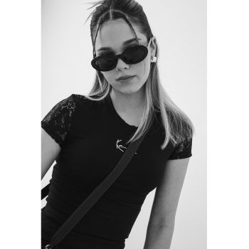 Tricou cu deoclteu la baza gatului si dantela crosetata pe spate