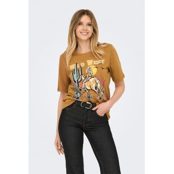 Tricou cu imprimeu si decolteu la baza gatului