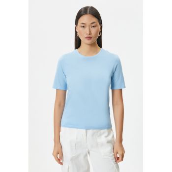 Tricou cu model uni si decolteu rotund