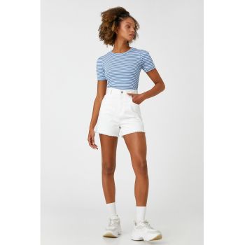 Tricou in dungi cu decolteu la baza gatului