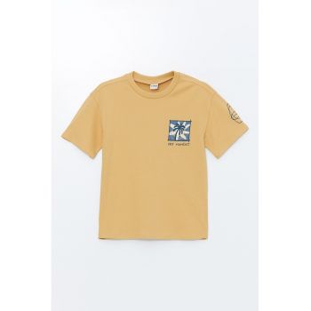 Tricou cu decolteu la baza gatului si imprimeu grafic