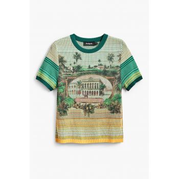 Tricou cu decolteu la baza gatului si model grafic