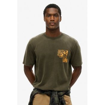 Tricou cu decolteu la baza gatului si model logo