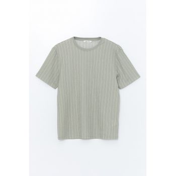 Tricou cu decolteu rotund si model in dungi