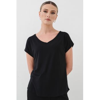 Tricou lejer cu decolteu in V - din amestec de modal