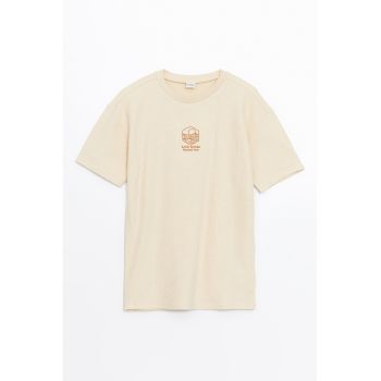 Tricou supradimensionat cu decolteu la baza gatului