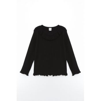 Bluza cu decolteu rotund si volane