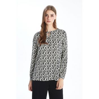 Bluza lejera cu model