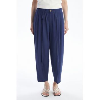 Pantaloni capri conici