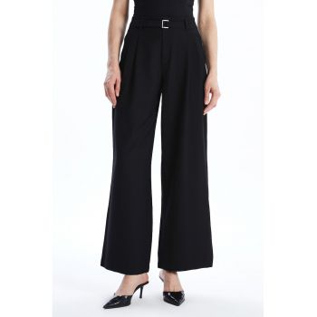 Pantaloni cu croiala ampla si talie elastica