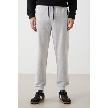Pantaloni de trening cu buzunare cu fermoar